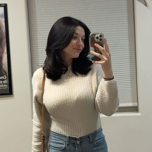 Meet your Posher, Ava